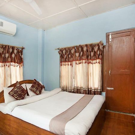 Spot On 486 Hotel Holy Lodge Sauraha Buitenkant foto