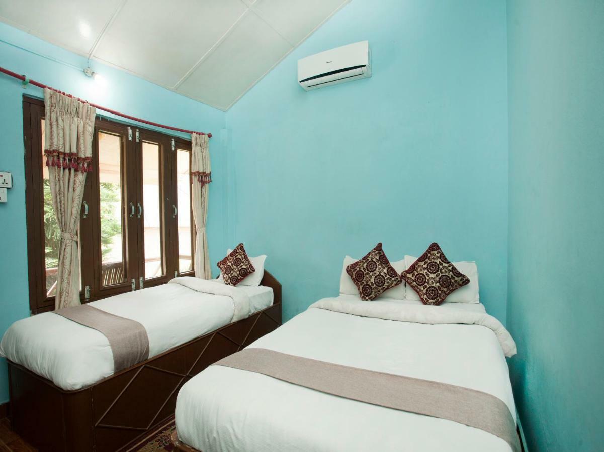 Spot On 486 Hotel Holy Lodge Sauraha Buitenkant foto