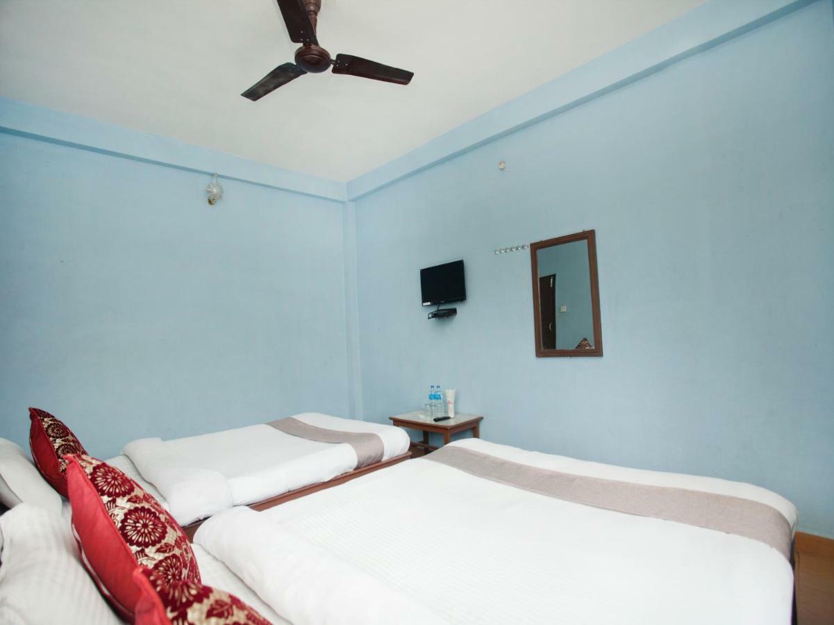 Spot On 486 Hotel Holy Lodge Sauraha Buitenkant foto