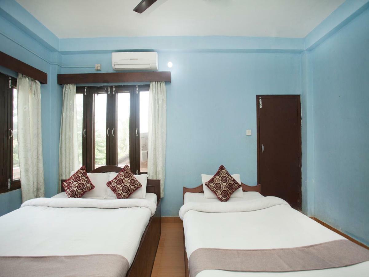 Spot On 486 Hotel Holy Lodge Sauraha Buitenkant foto