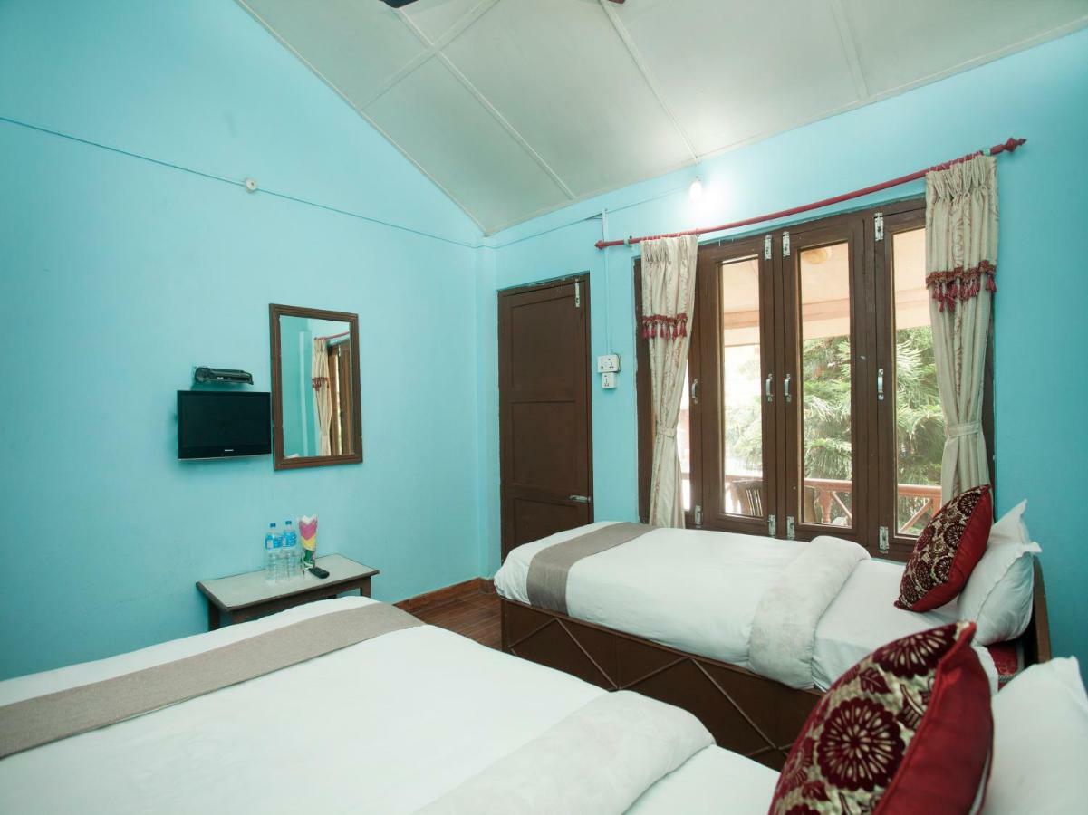 Spot On 486 Hotel Holy Lodge Sauraha Buitenkant foto