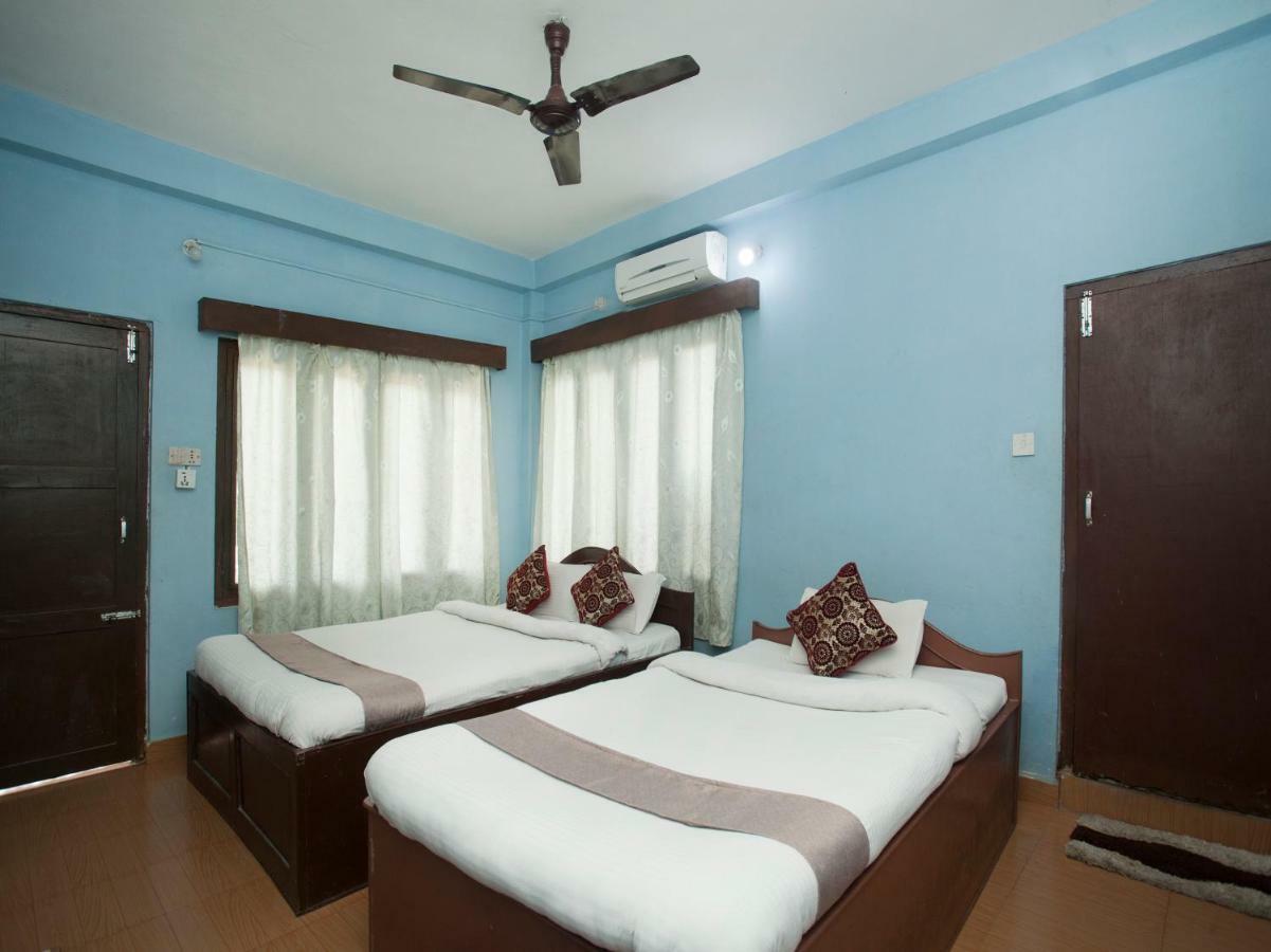 Spot On 486 Hotel Holy Lodge Sauraha Buitenkant foto
