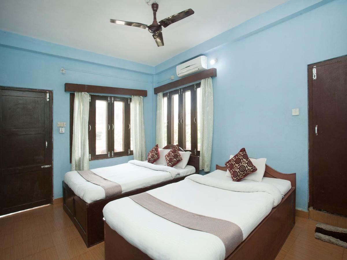 Spot On 486 Hotel Holy Lodge Sauraha Buitenkant foto