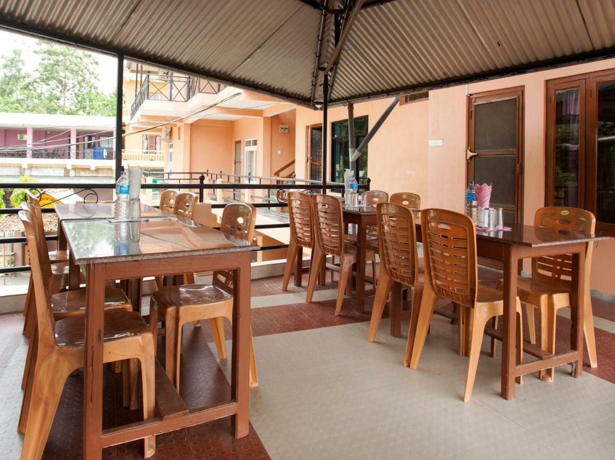 Spot On 486 Hotel Holy Lodge Sauraha Buitenkant foto