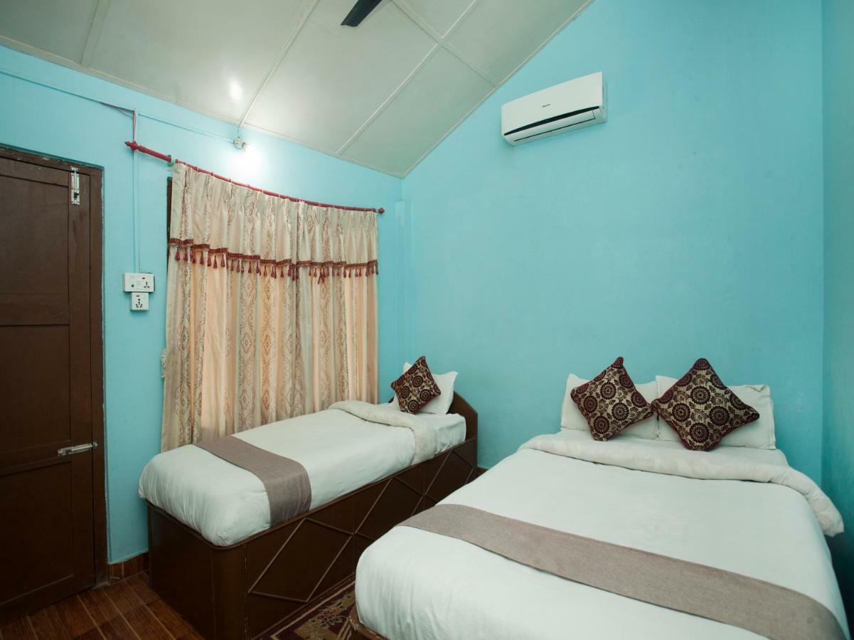 Spot On 486 Hotel Holy Lodge Sauraha Buitenkant foto