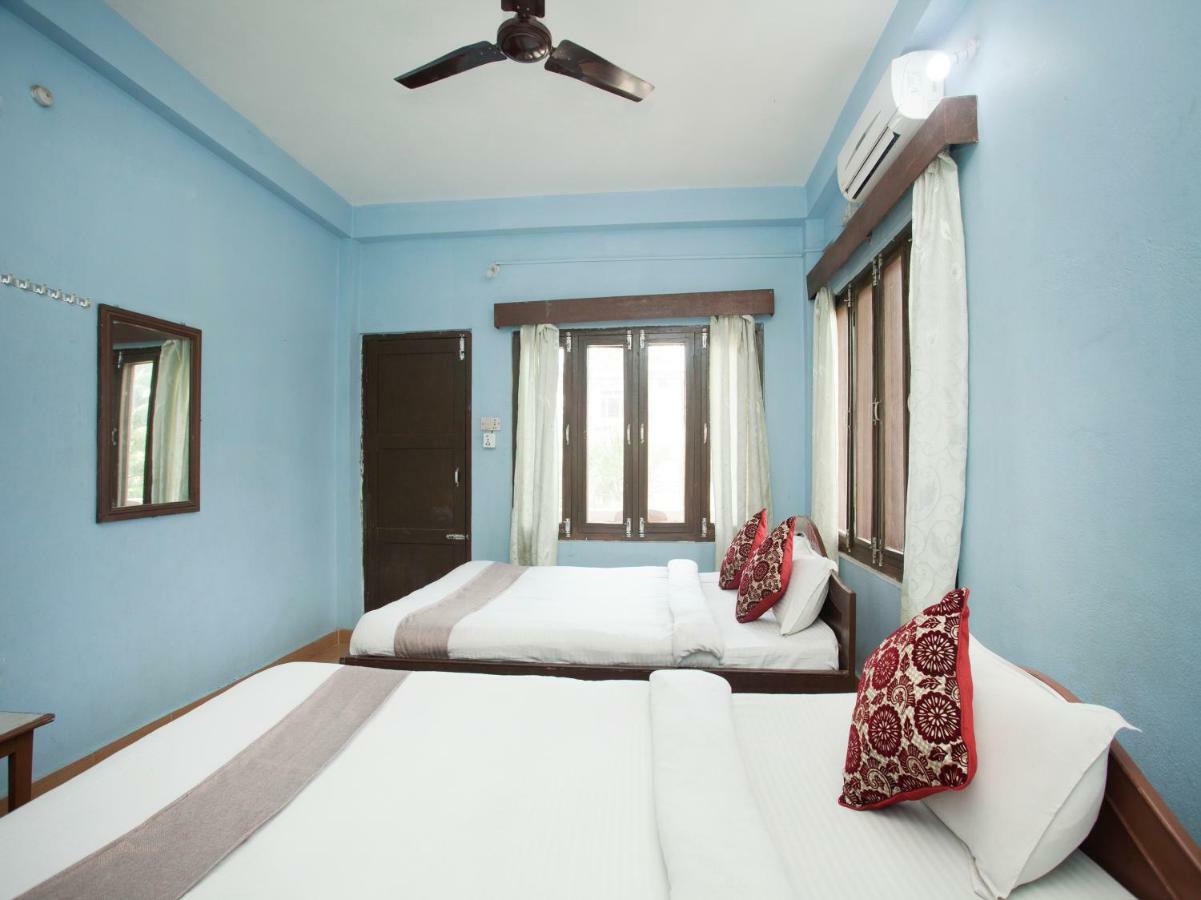 Spot On 486 Hotel Holy Lodge Sauraha Buitenkant foto