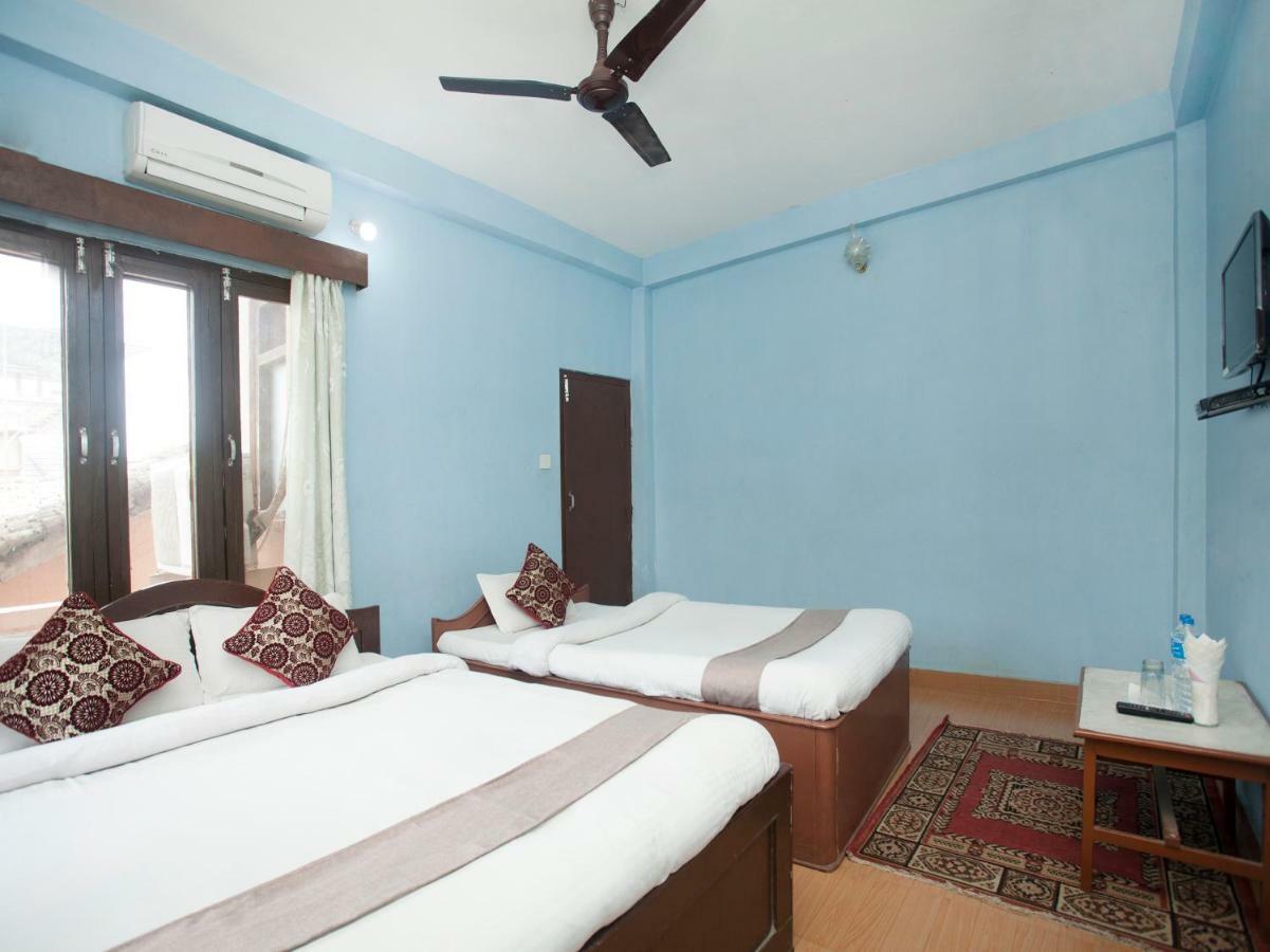 Spot On 486 Hotel Holy Lodge Sauraha Buitenkant foto
