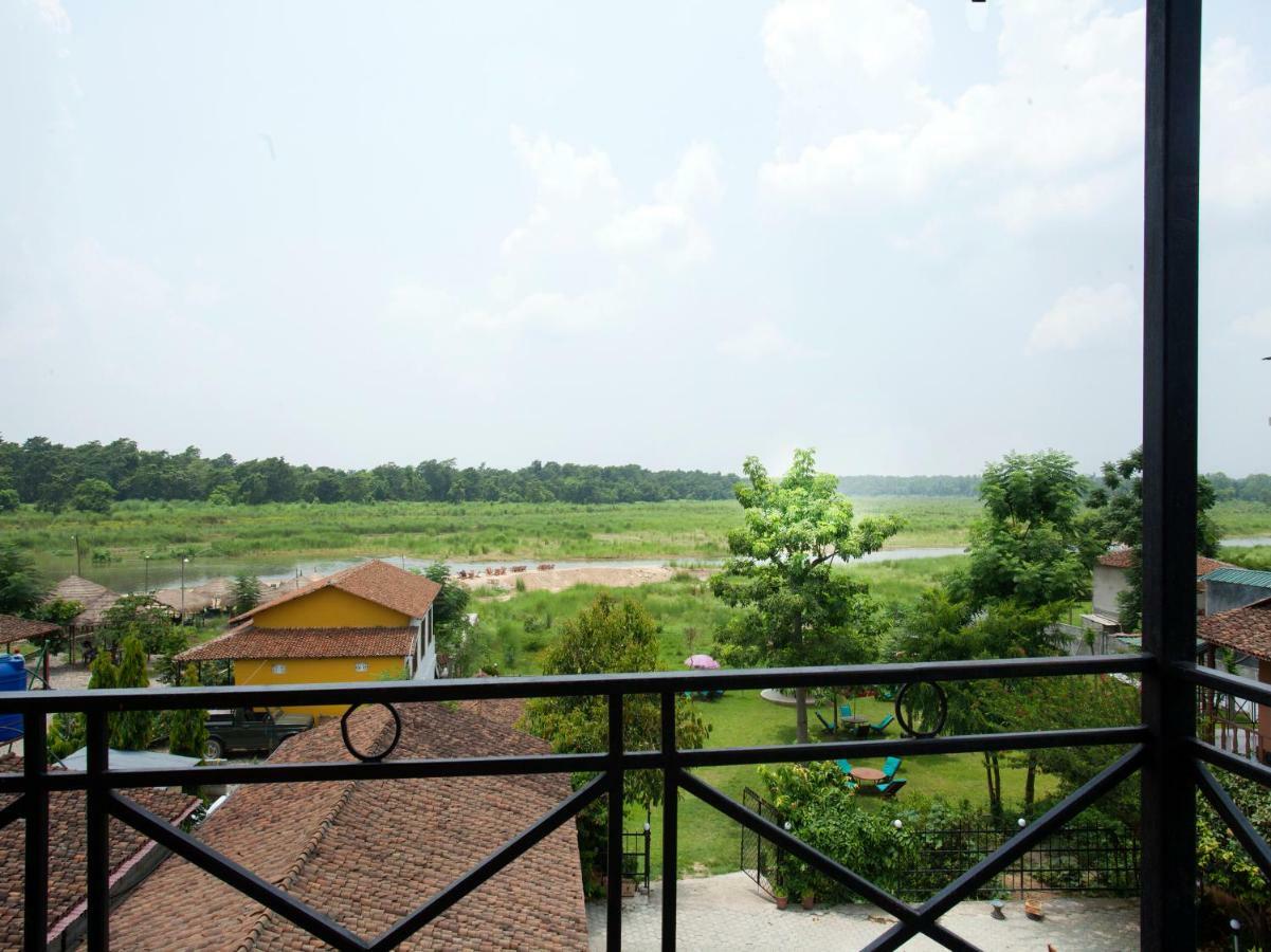 Spot On 486 Hotel Holy Lodge Sauraha Buitenkant foto