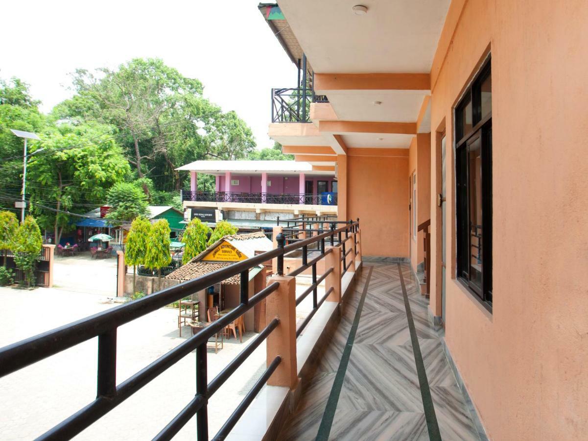 Spot On 486 Hotel Holy Lodge Sauraha Buitenkant foto