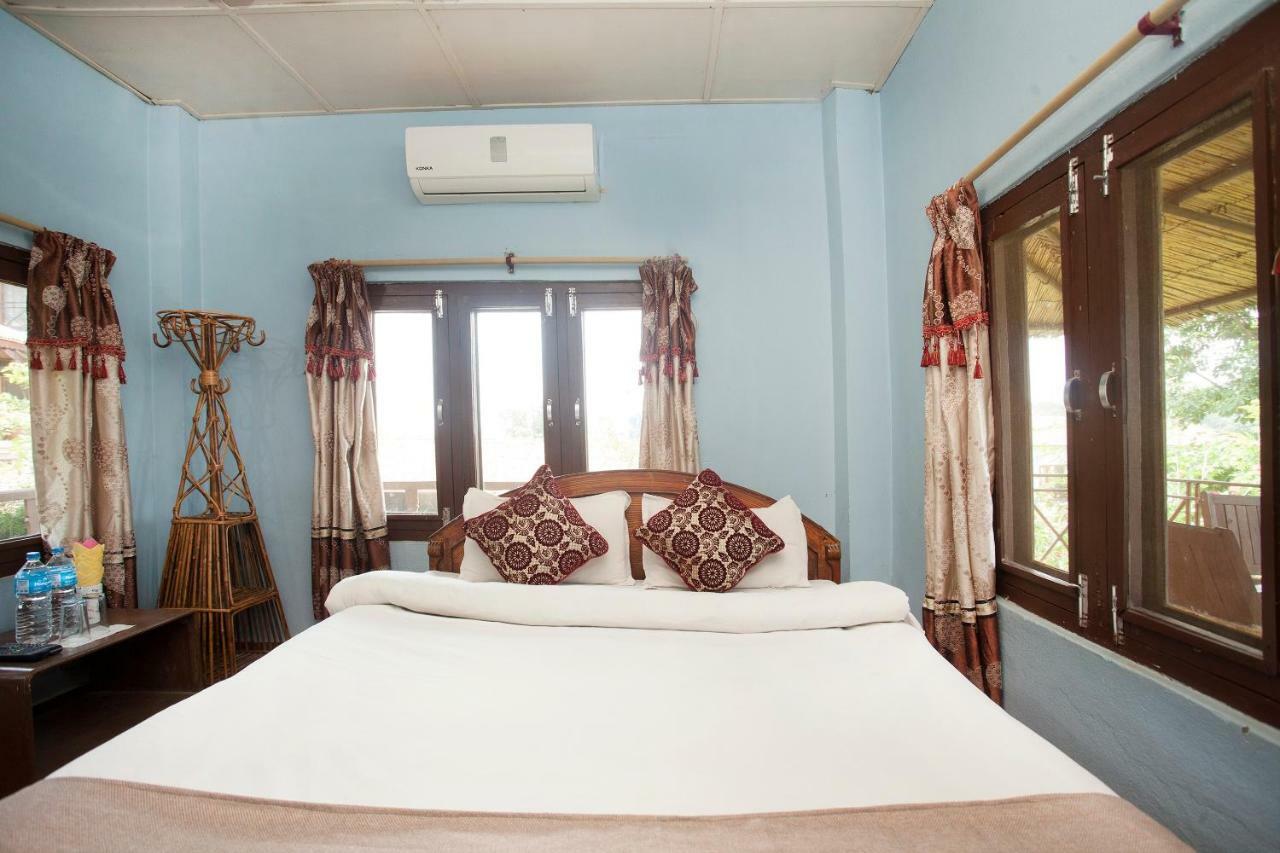Spot On 486 Hotel Holy Lodge Sauraha Buitenkant foto